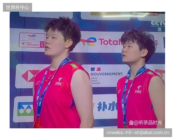 国羽女双三对组合稳居世界前十，刘圣书-谭宁更是高居榜首，形成强大集团优势。